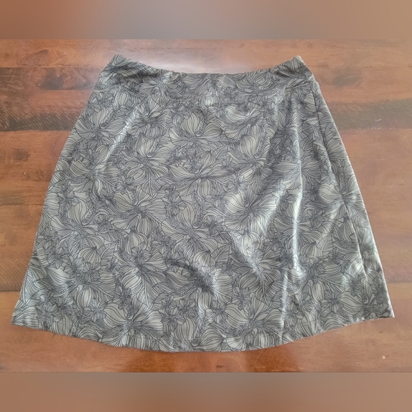 🔹️ Stretchy Skort - Picture 3 of 4